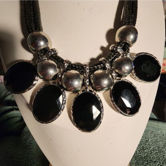 Elegant Black and Silver Statement Necklace 15"+4" - Picture 3 of 3